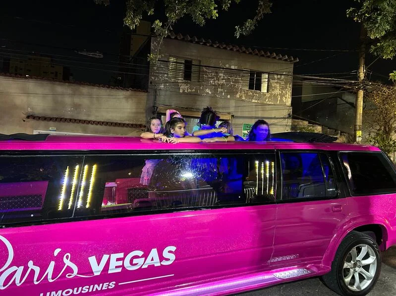 Aluguel de limousine para aniversário na Grande São Paulo Aluguel de limousine para aniversário na Grande São Paulo
