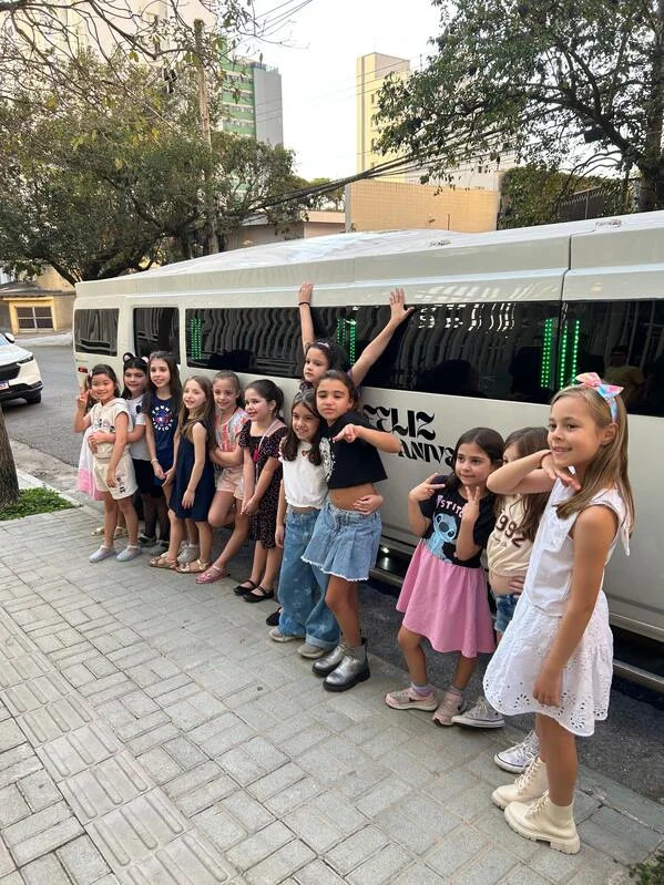 Aluguel de limousine para aniversário na Grande São Paulo Aluguel de limousine para aniversário na Grande São Paulo