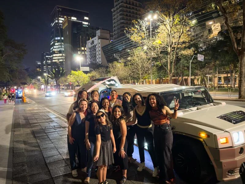 Aluguel de limousine para aniversário na Grande São Paulo Aluguel de limousine para aniversário na Grande São Paulo
