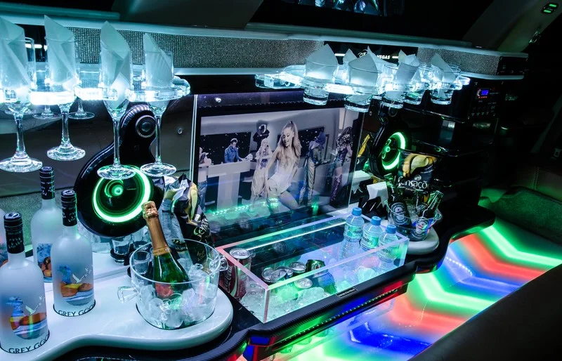 Locação de limousine com champagne na Grande São Paulo Locação de limousine com champagne na Grande São Paulo