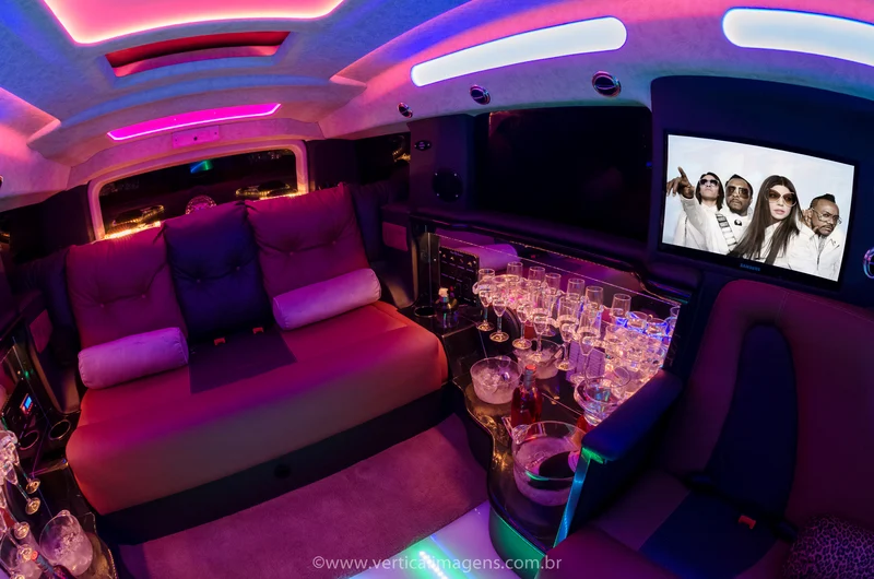Locação de limousine com champagne na Grande São Paulo Locação de limousine com champagne na Grande São Paulo
