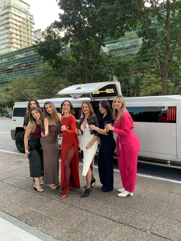 Locação de limousine para despedida de solteira Locação de limousine para despedida de solteira
