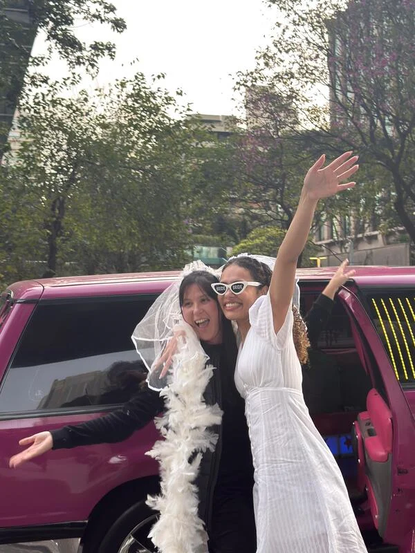 Locação de limousine para despedida de solteira na Grande São Paulo Locação de limousine para despedida de solteira na Grande São Paulo