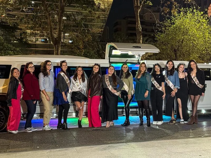 Locação de limousine para despedida de solteira na Grande São Paulo Locação de limousine para despedida de solteira na Grande São Paulo