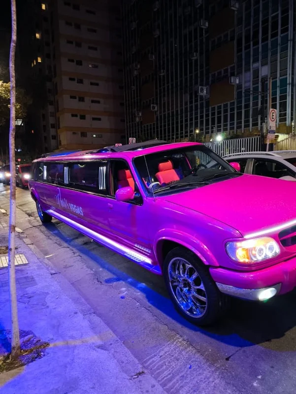 Locação de limousine rosa na Grande São Paulo Locação de limousine rosa na Grande São Paulo